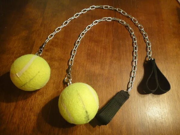 игрушка с ленточками для детей. пои для фаер шоу светодиодные. пои руками. пои тренировочные. предметы для поинга.