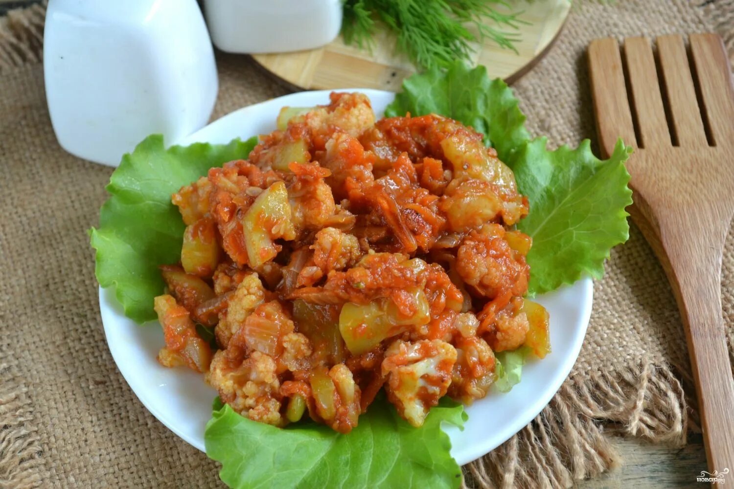 Капуста тушеная с овощами. Тушеная цветная капуста. Цветная капуста тушеная на сковороде. Тушеная цветная. Цветная капуста тушенная.