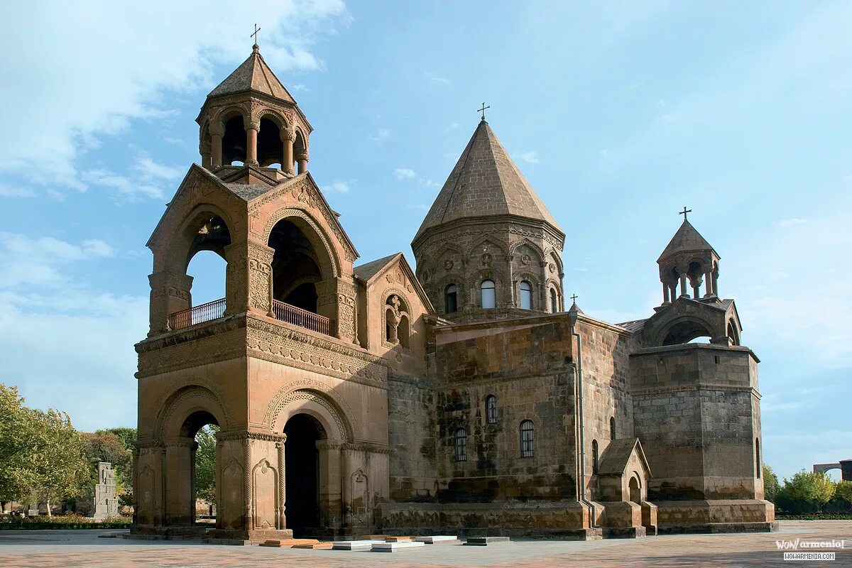 Православная армения. Эчмиадзинский монастырь Вагаршапат. Армянская Апостольская Церковь Эчмиадзин.