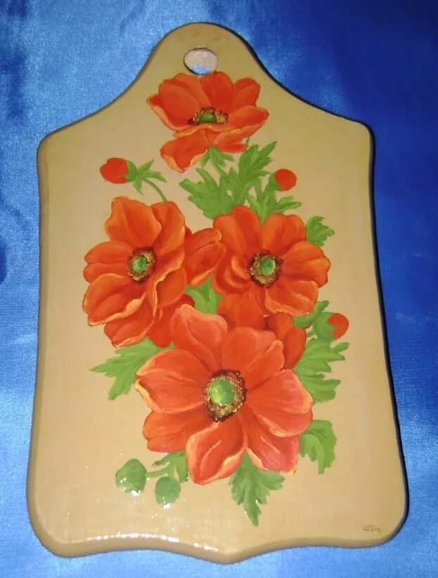 Расписные доски. Городецкая досточка. Как раскрасить доску. Расписные кухонные доски. Матрешка из фанеры.