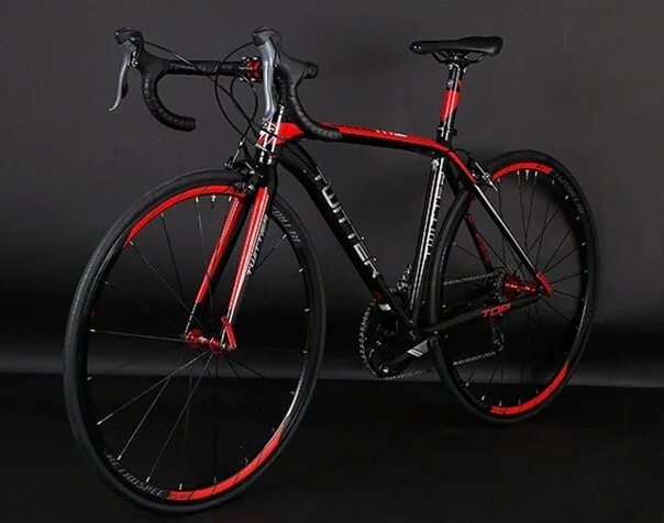 Twitter r10. Шоссейный велосипед черно красный. Красный карбоновый велосипед. Чёрное красный шоссейник. Чёрно красный велосипед шоссе.