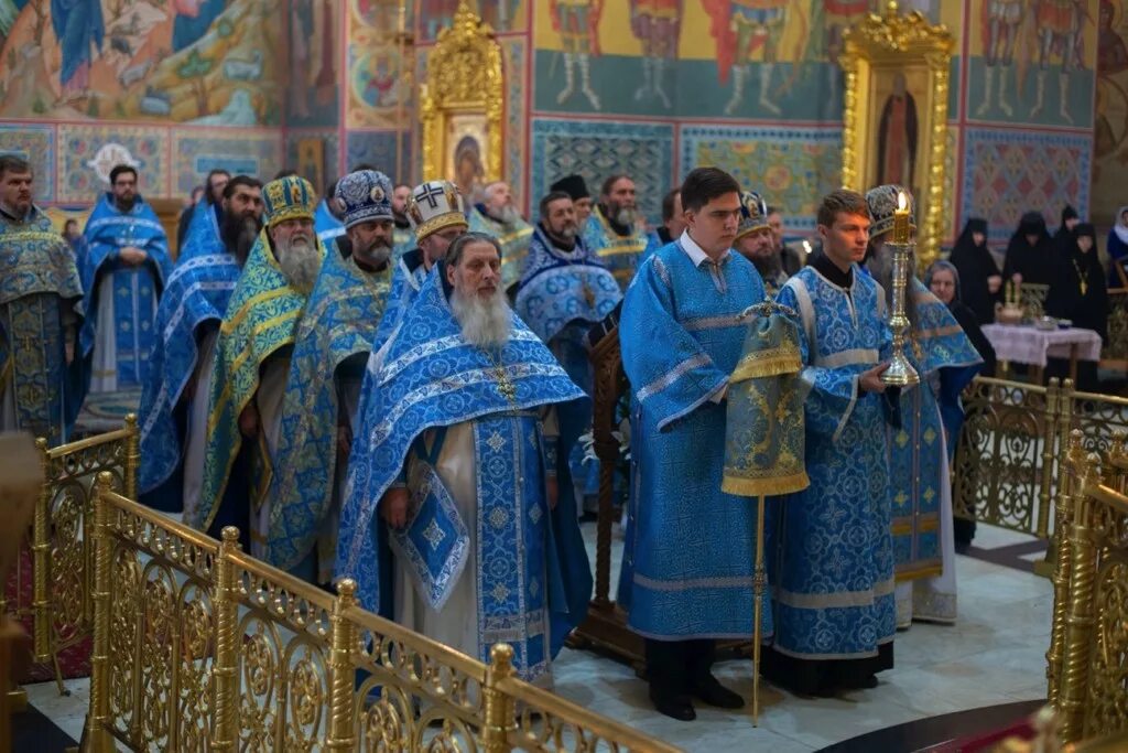 прокимен великий четверг. канон в храме рождества богородицы в крылатском. разделиша ризы моя себе диакон. александр алтарник пономарь пстгу. диакон поет прокимен господь воцарися видео.