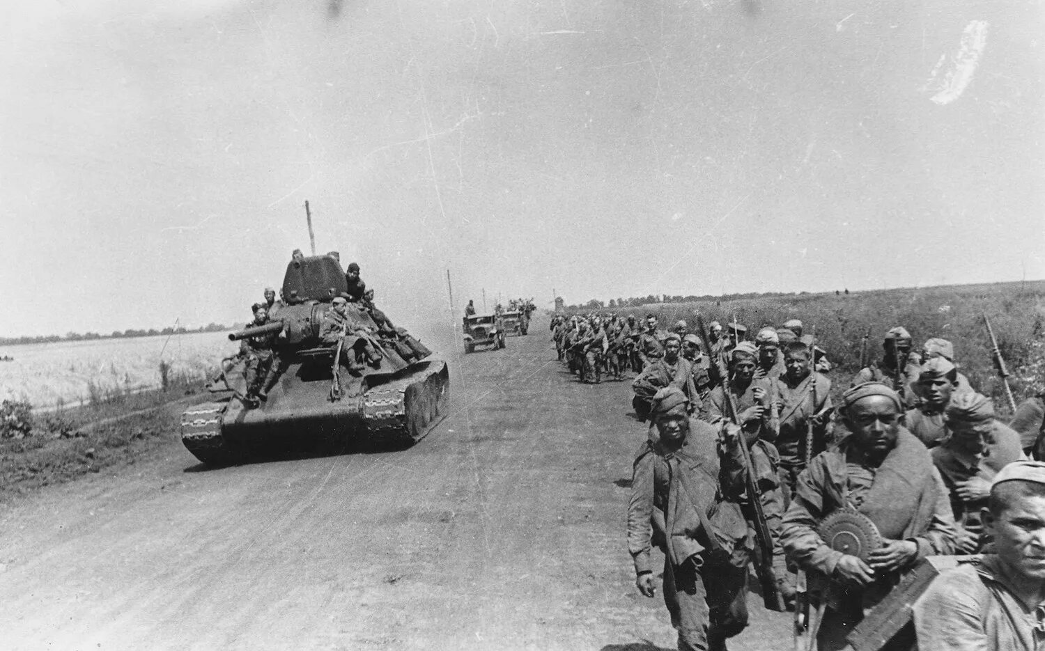 Вов 1943. Битва за белгород 1943. курская дуга 1943-1944. советские танки харьковская операция 1943. курская битва 1944.