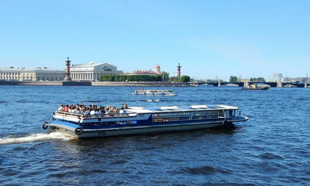 Кораблики спб цена. Речные прогулки по Неве в Санкт-Петербурге. Экскурсии на кораблике в Санкт-Петербурге по рекам и каналам.