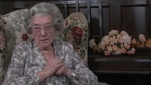 Rose survivors. Женщина которая выжила на титанике. Rose survivors. Всем салам стикер. Rose survivors.
