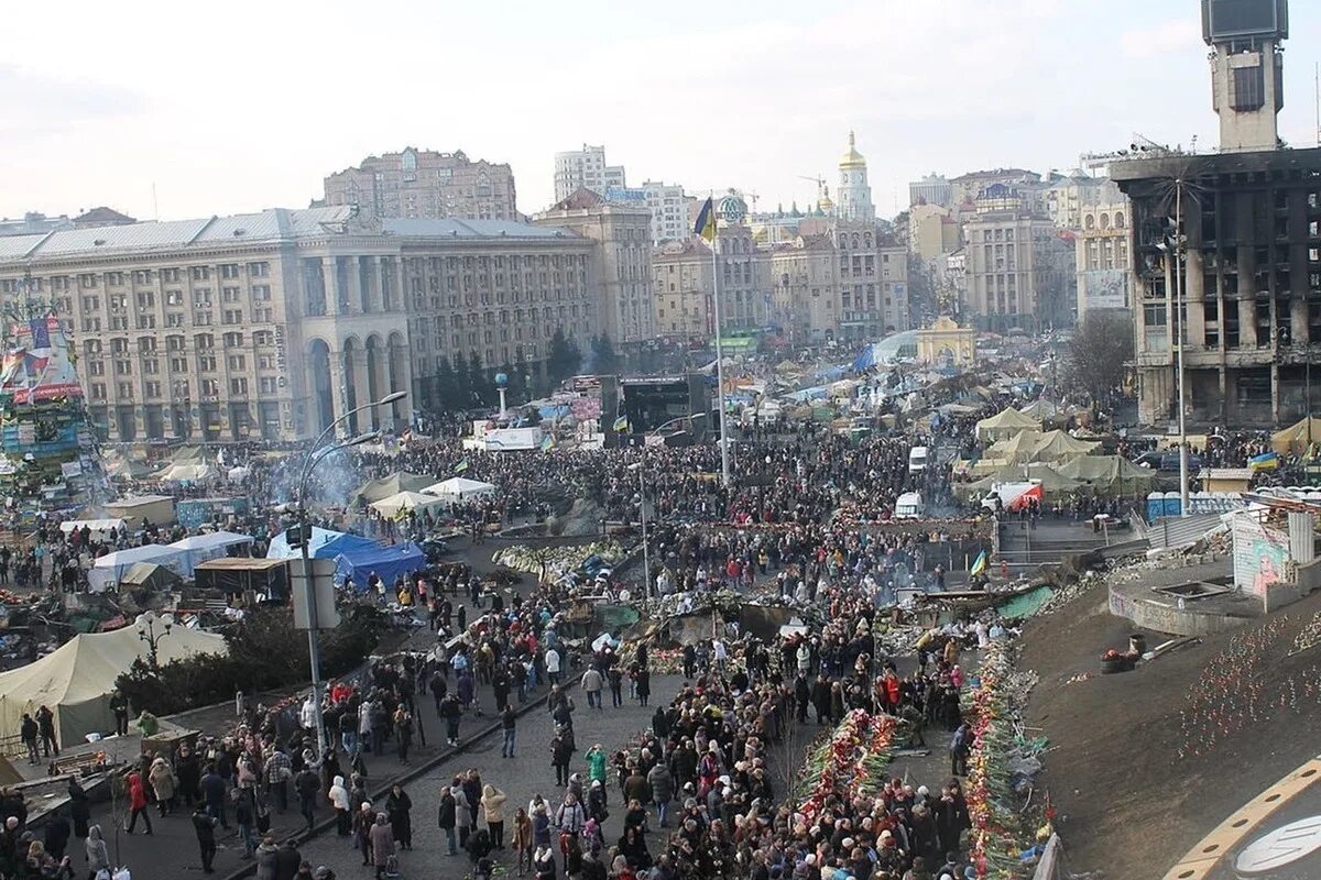 Майдан по первому. Майдан Незалежности Киев 2022. Майдан Незалежности Киев 2014. Политический кризис на Украине (2013-2014). Площадь Майдан Незалежности Киев СССР.