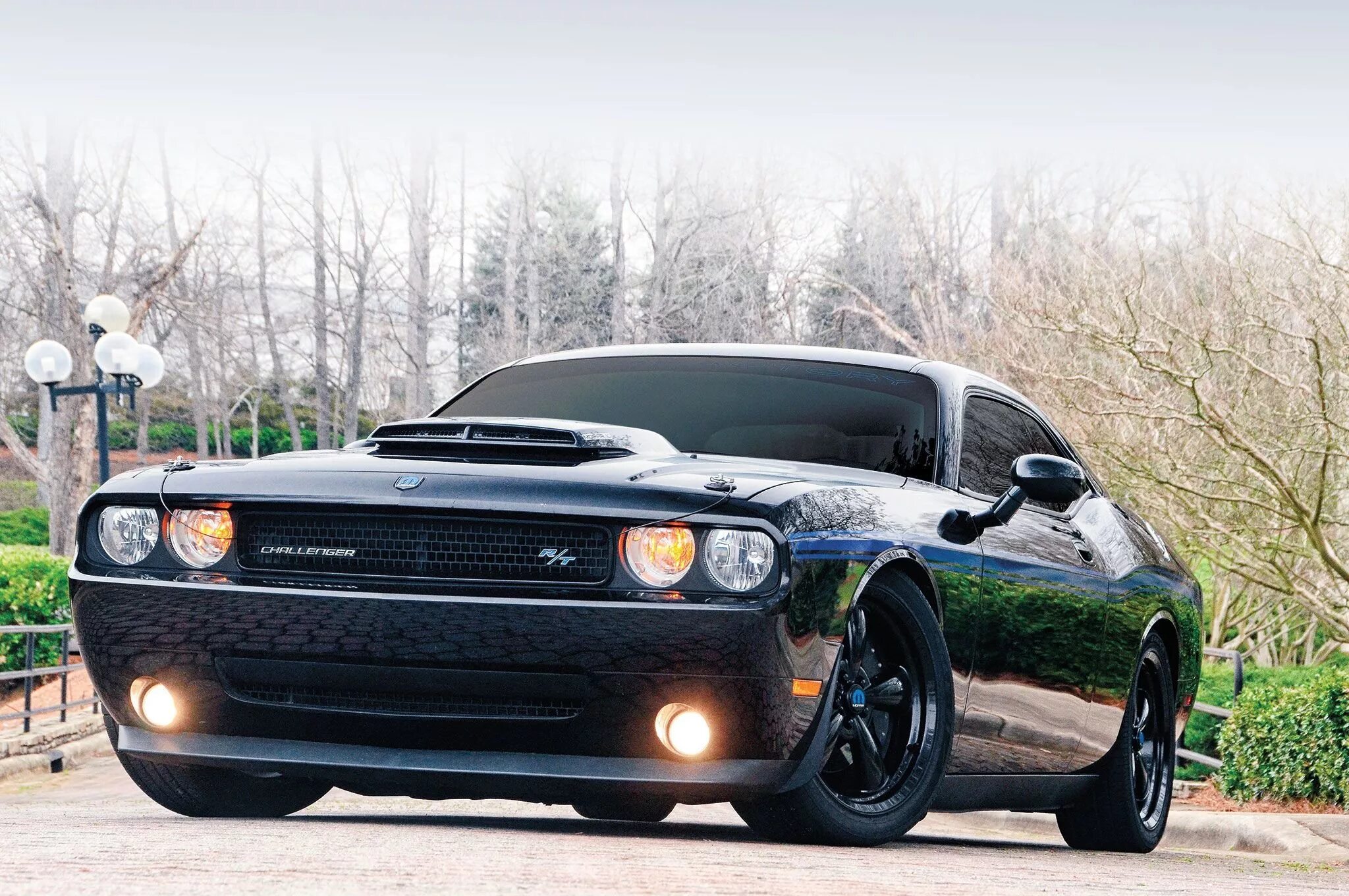 Машина додж челленджер. Додж Челленджер 2010. Dodge Challenger Mopar 2010.. Dodge Challenger 2022. Dodge Challenger srt 2010.