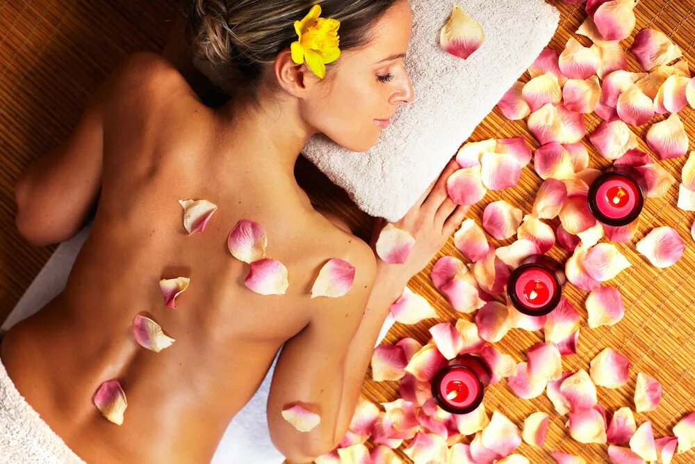 Rose massage. Спа процедуры. Девушка в спа салоне. Спа массаж. Спа процедуры для тела.