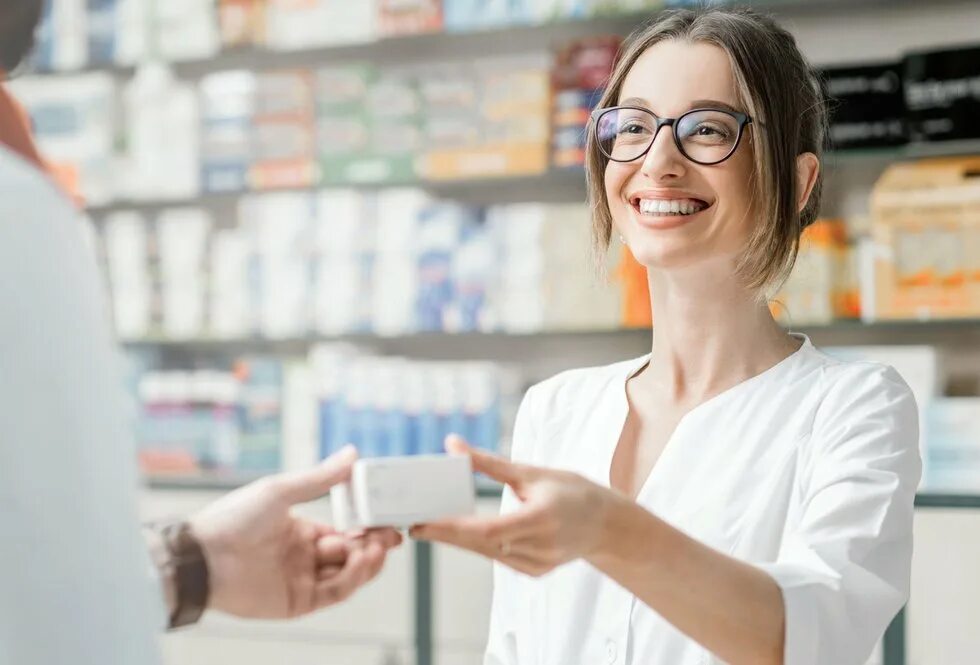 фармацевт. провизор в аптеке. презентация на тему фармацевт. по образованию провизор. фармацевт высшее образование.