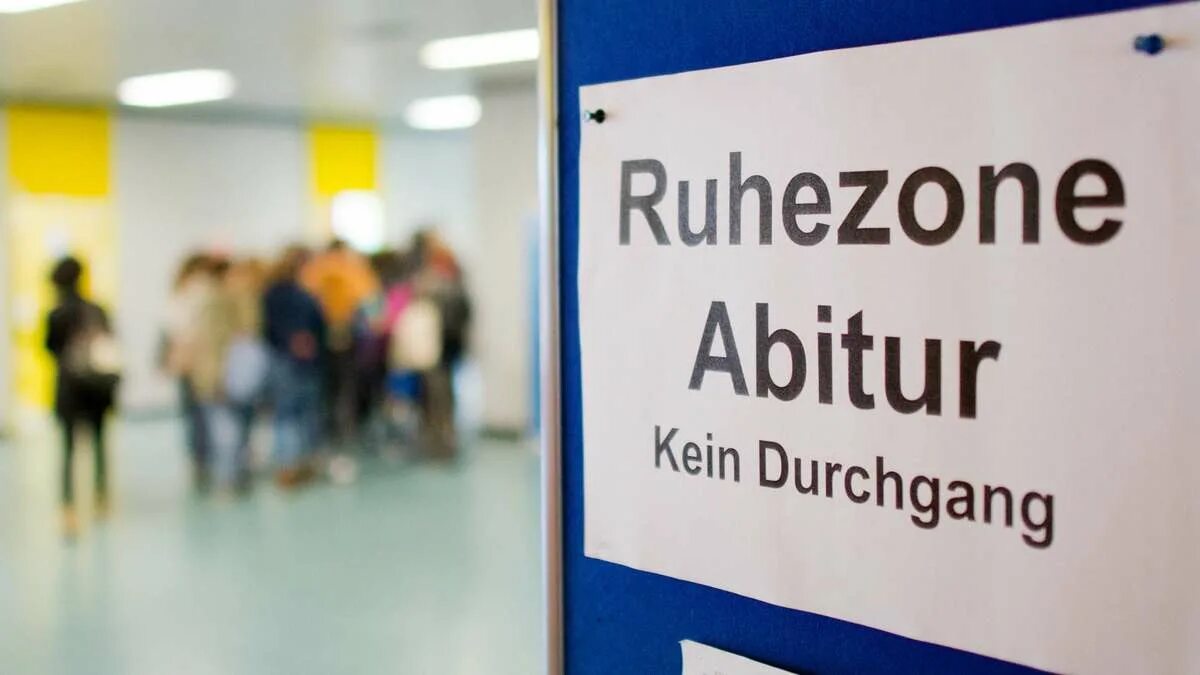Schulausbildung. Abitur. Schule. Abitur. Abitur.