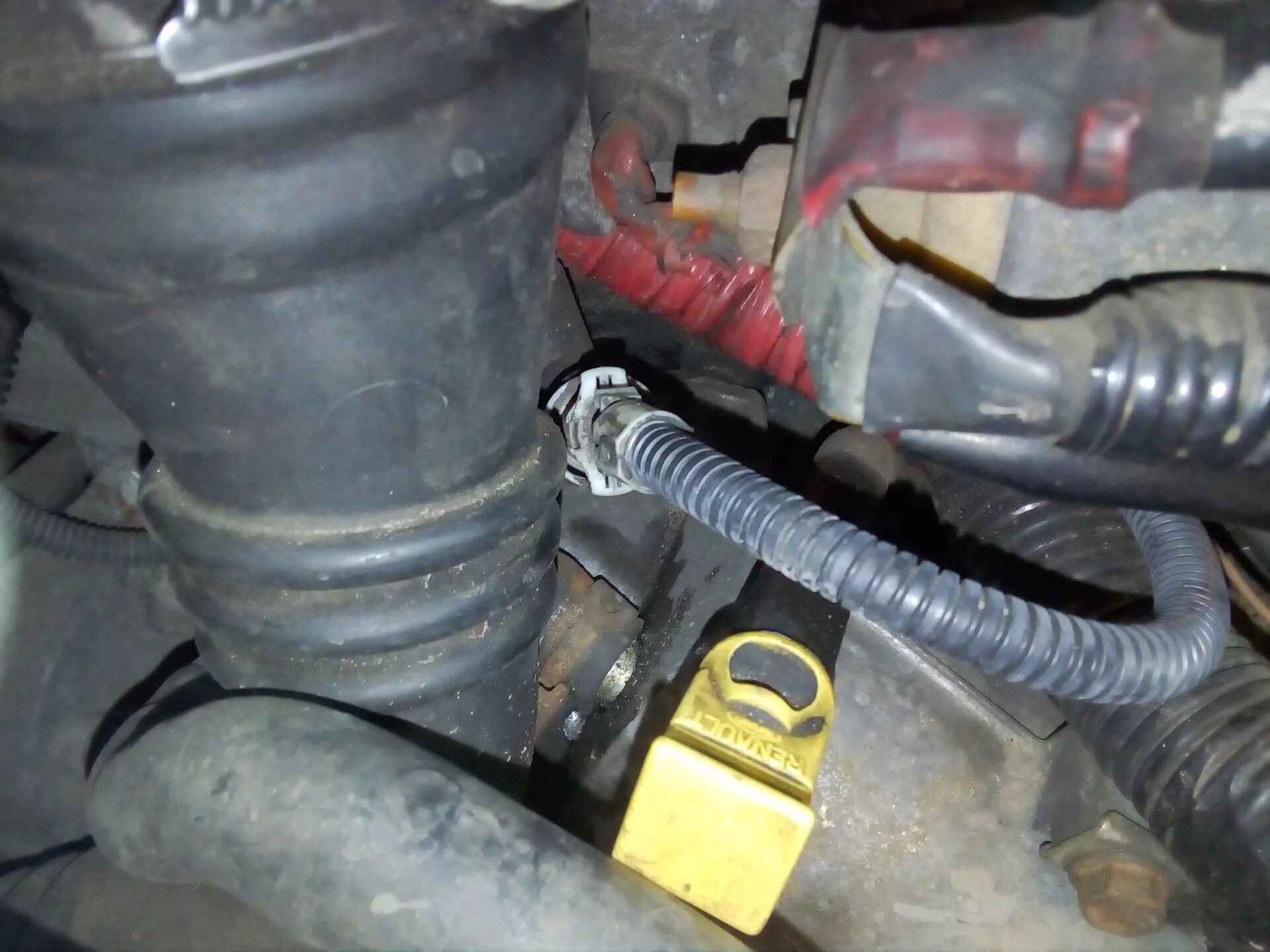 Датчик давления масла рено thalia. Датчик давления масла рено кангу 1 1. Датчик давления кондиционера лагуна 2. Лагуна 2 датчик давления масла. Датчик давления масла клио 2 1.