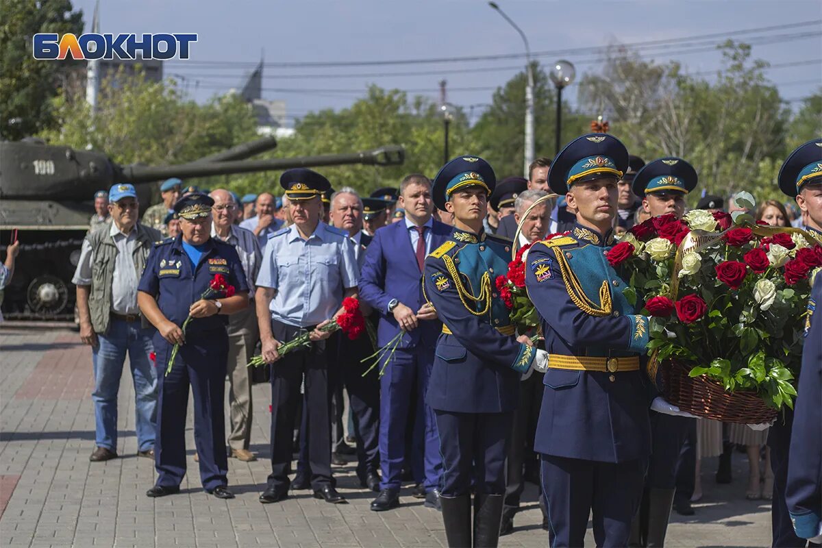 Крылатый воронеж. ВДВ Воронеж. День ВДВ Воронеж. Десантура морская пехота.