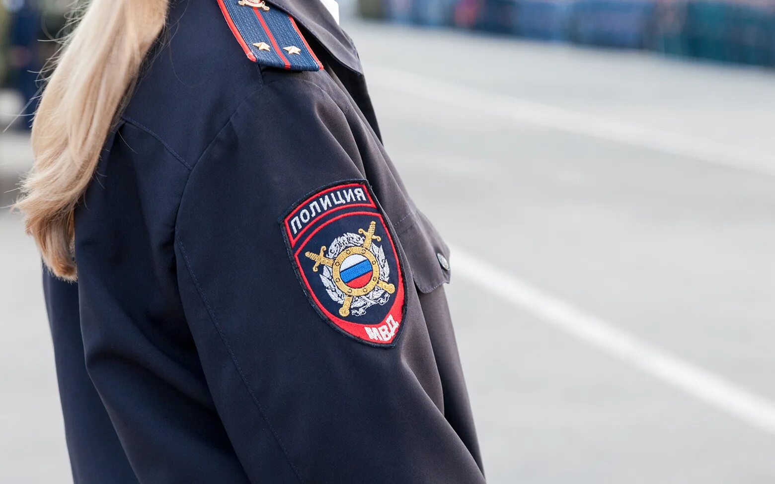 Как пришить шевроны полиции. Нашивки на полицейскую форму. шевроны на полицейской форме. полиция шеврон на рукаве. нашивки на форму мвд.