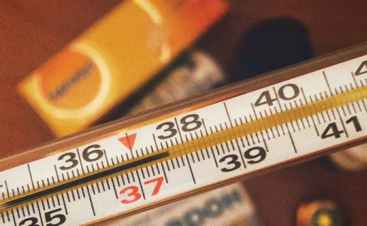 Картинки болею температура. Градусник болею. градусник 38.5. градусник 37.8. градусник с температурой 37 и 8.