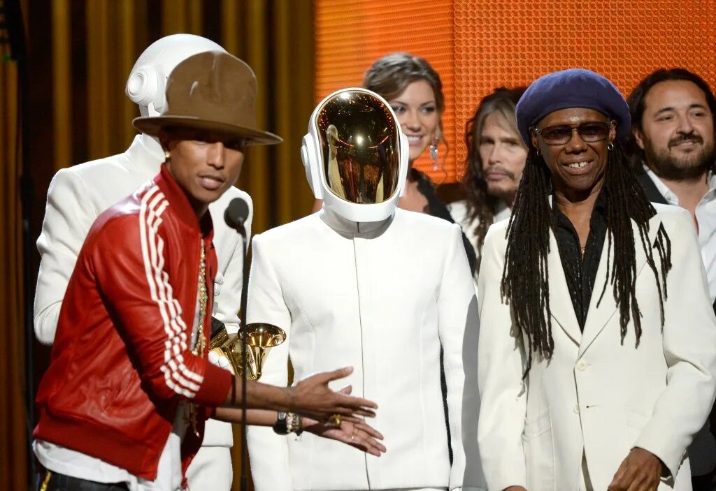 Солист дафт панк. Daft punk nile rodgers. Get lucky фаррелл уильямс. Pharrell williams & nile rodgers) (radio edit). Фаррелл уильямс и дафт панк.