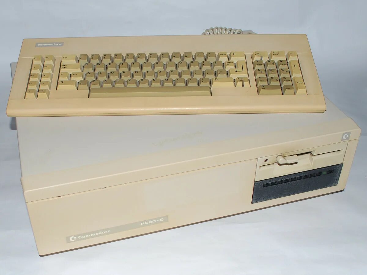 Commodore pc10-III. Commodore 1402. Commodore 9000. Компьютер Commodore 1991.