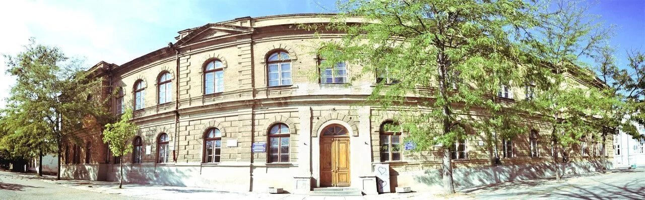 Гимназия евпатория. Гимназия им сельвинского евпатория. мужская гимназия евпатория. гимназия рущинской евпатория. женская гимназия евпатория.