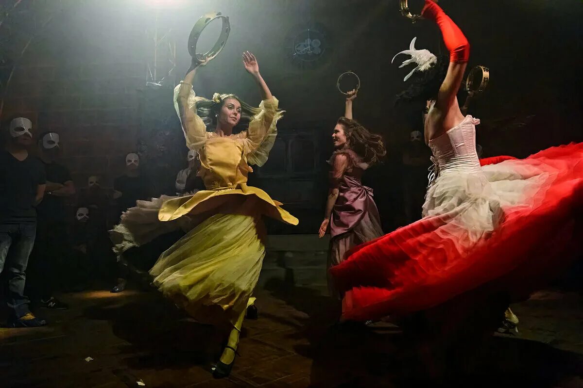 Безликие иммерсивное шоу в спб. Иммерсивные шоу отзывы. Георг келлер иммерсивный театр. Иммерсивные шоу отзывы. Театр вернувшиеся в москве.