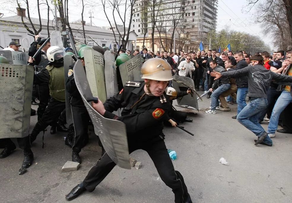10 апреля 2009. Беспорядки в молдове 2009. 7 aprilie 2009.