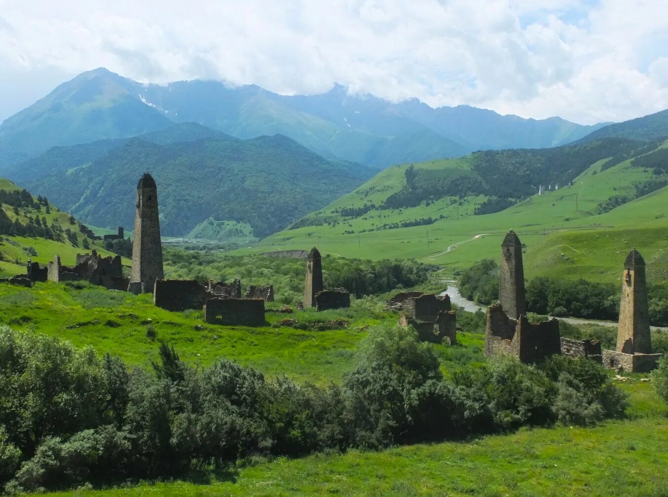 Башенный комплекс вовнушки в ингушетии. Некрополь даргавс. Дагестан осетия. Осетия ингушетия. Башня абисаловых северная осетия.