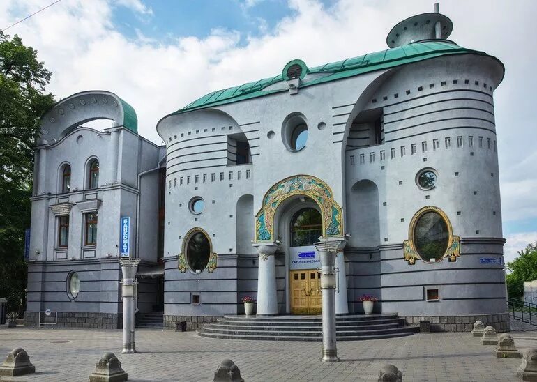 Здание Саровбизнесбанк Нижний Новгород. Здание ЦБ В Нижнем Новгороде. Государственный банк (Нижний Новгород). Неорусский стиль банк Нижний Новгород.