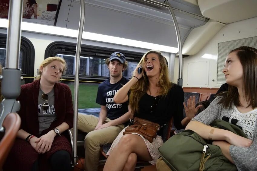 Японцы деловые переговоры. Толпа людей на улице. Public when. Успешный оратор женщина. Люди в автобусе.