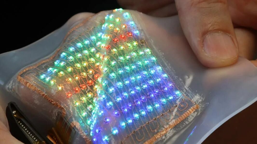 Гибкий экран светодиодный выставка. Сворачивающиеся в рулон телевизоры. Олед матрица. Прозрачный гибкий дисплей. Гипкий камин техналогия.