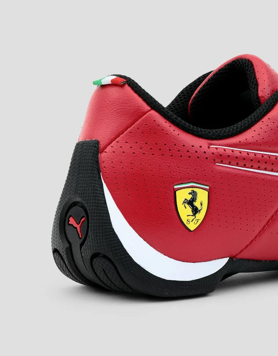 Кроссовки феррари r-cat. Пума феррари женские. Кроссовки puma ferrari x-ray. Кроссовки puma ferrari 4. Кроссовки пума феррари бмв.