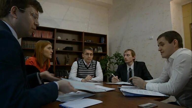 помощник юриста томск