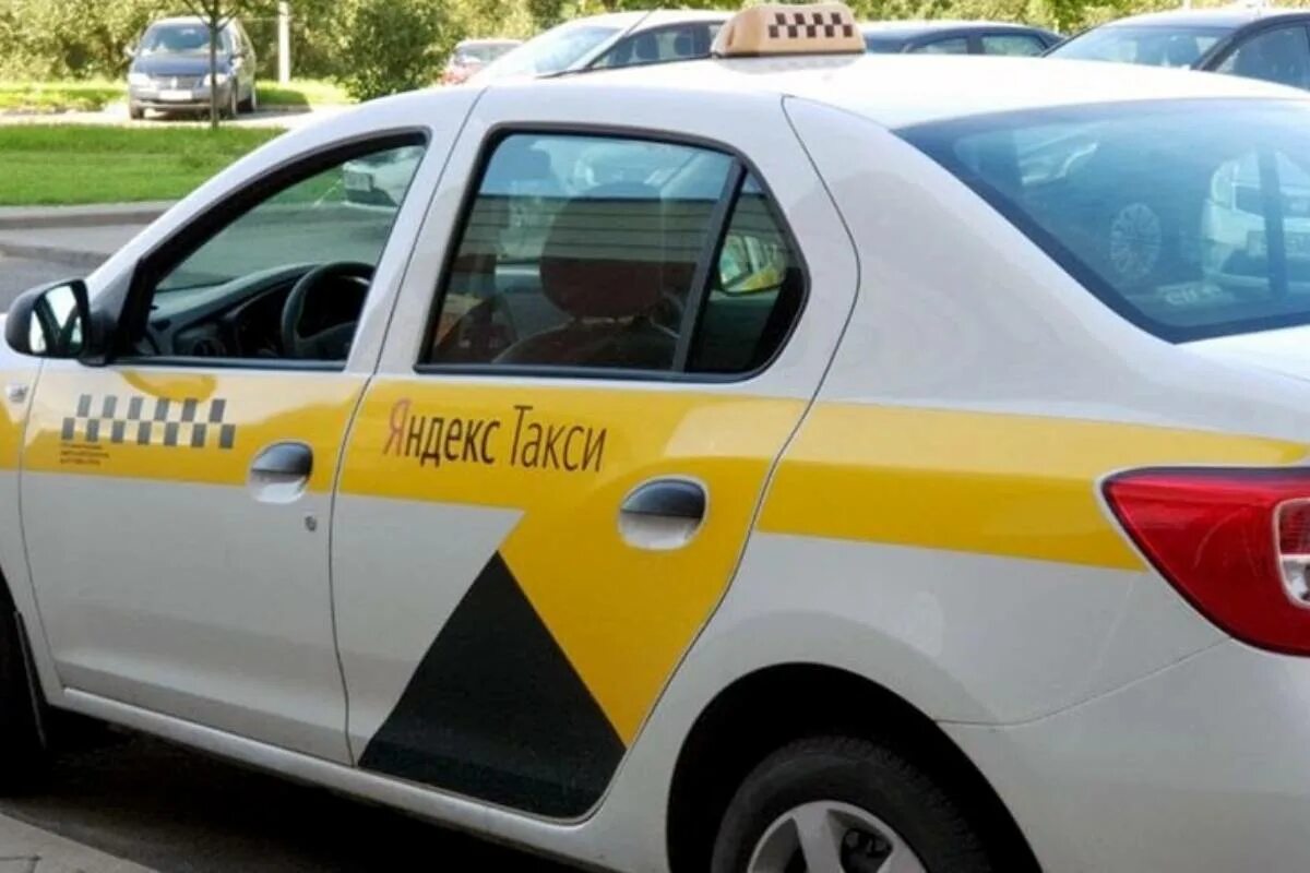 Минская такси. Такси беларусь. рено такси. машина такси белоруссия.
