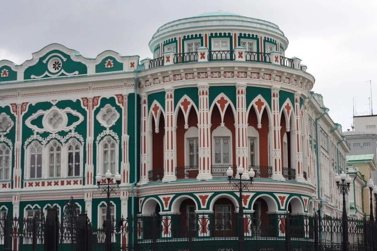 Узнать историю здания. Узнать историю здания