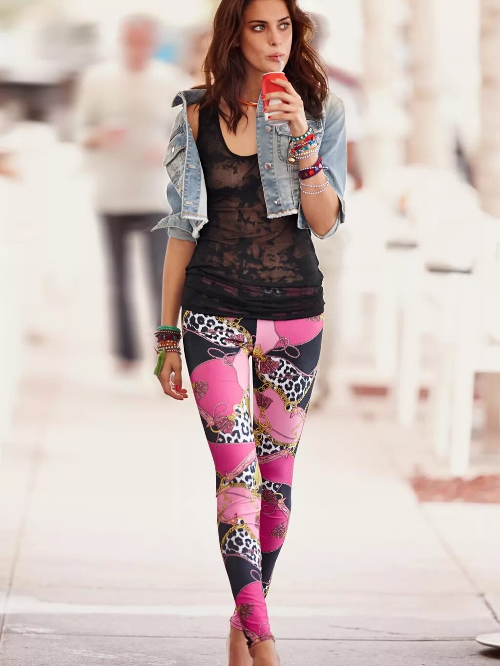 как носят лосины. образы с леггинсами. белые лосины с ботинками. образы с кожаными леггинсами. туника с леггинсами.