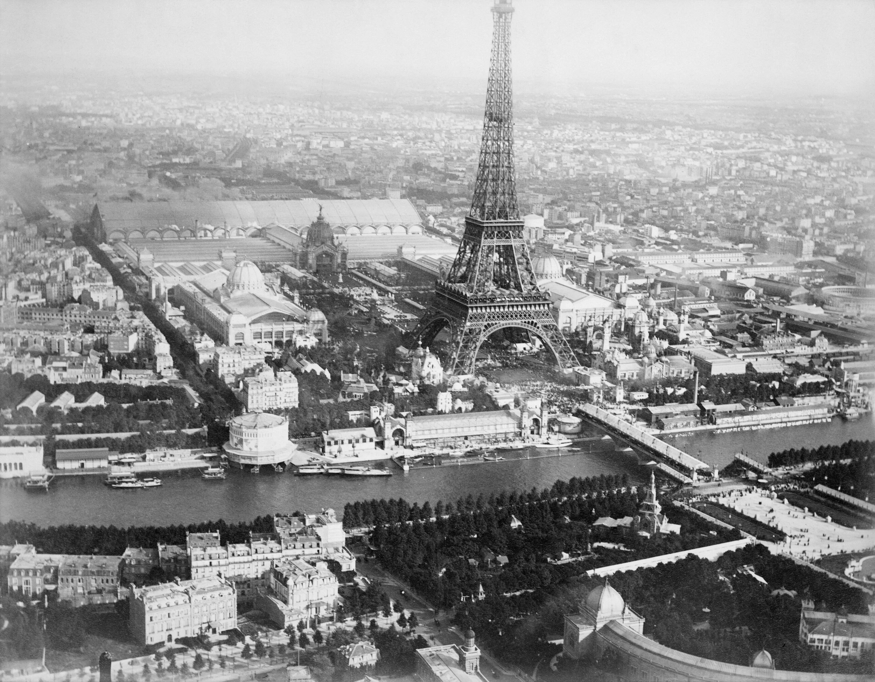 Француз построить. 1889 Год Париж. Эйфелева башня, Париж, 1889 г. Эйфелева башня 1889 год. Париж 19 век Эйфелева башня.