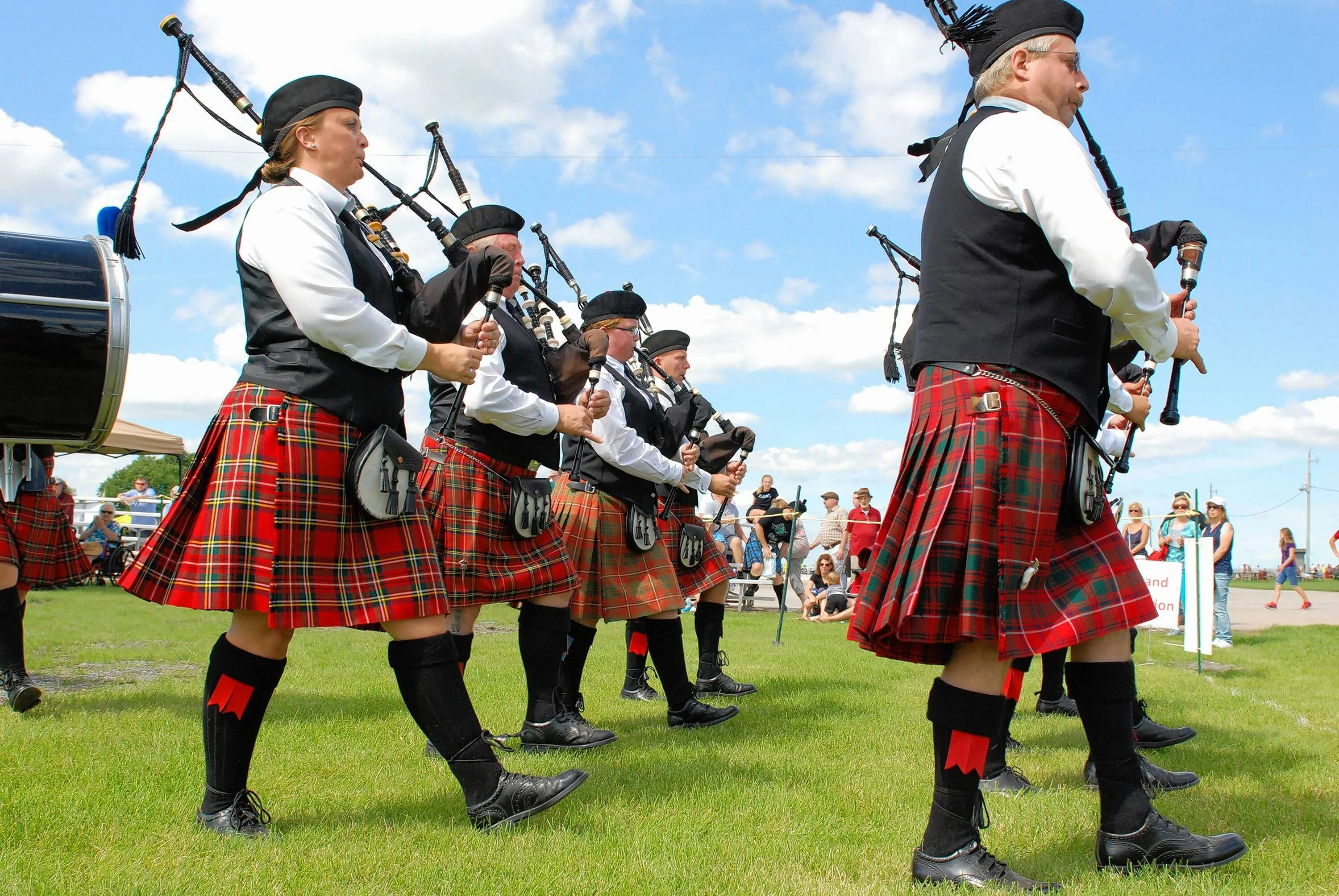 Highland вакансии. Хайленд Шотландия. Шотландия килт волынка. Хайленд геймс в Шотландии. Highland Шотландия Шотландия.