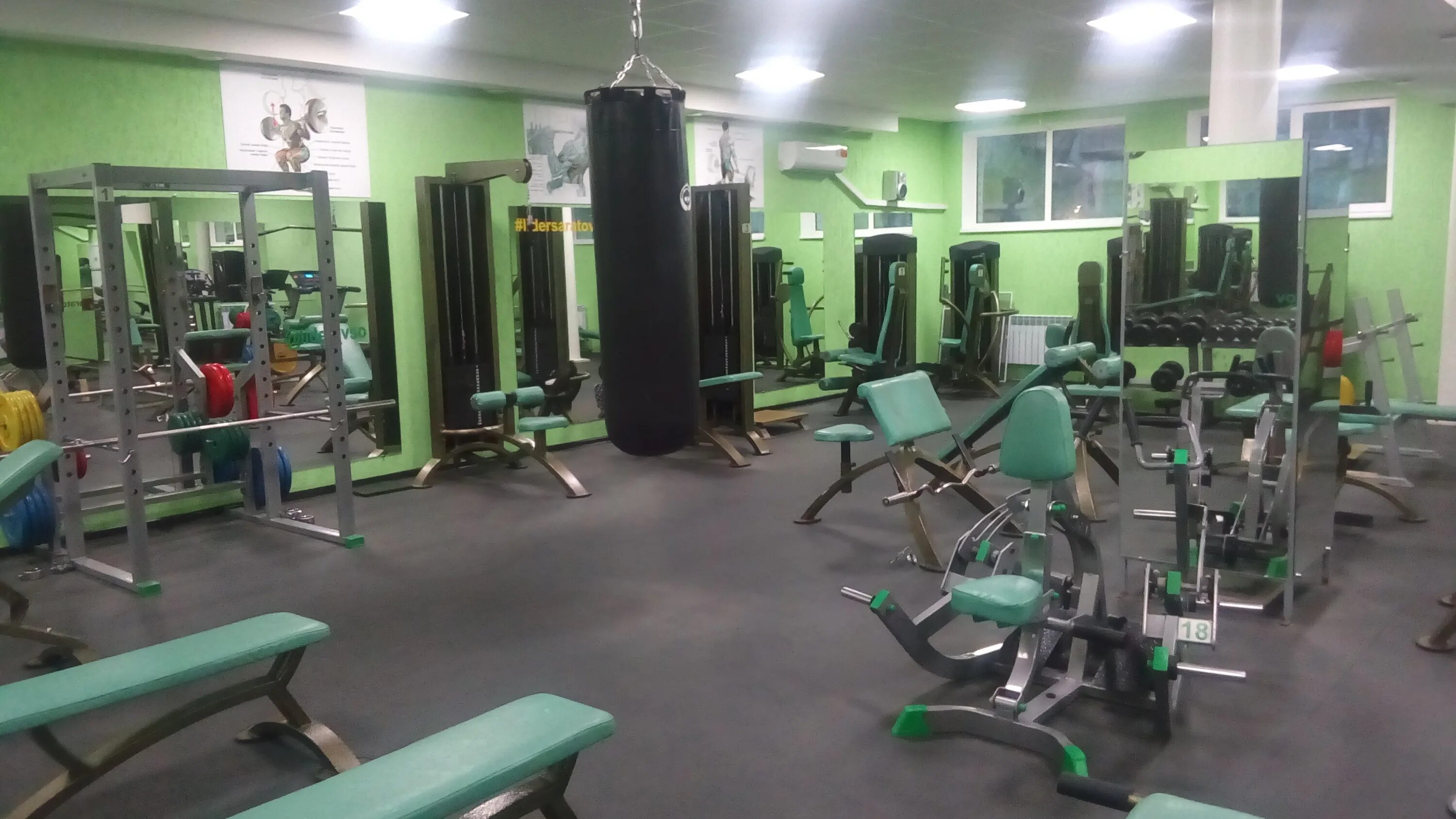 Спортзал заря миасс. Ск лидер чистополь. Фитнес клуб лидер спб купчино. Тренажерный зал лидер. Тренажерный зал лидер.