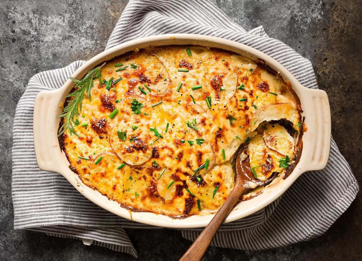 Блюда с сыром и грибами рецепты. Блюдо с грибами и сыром. картошка с грибами и сыром. ужин с картошкой, грибами сыром. картошка с грибами и сыром в духовке.
