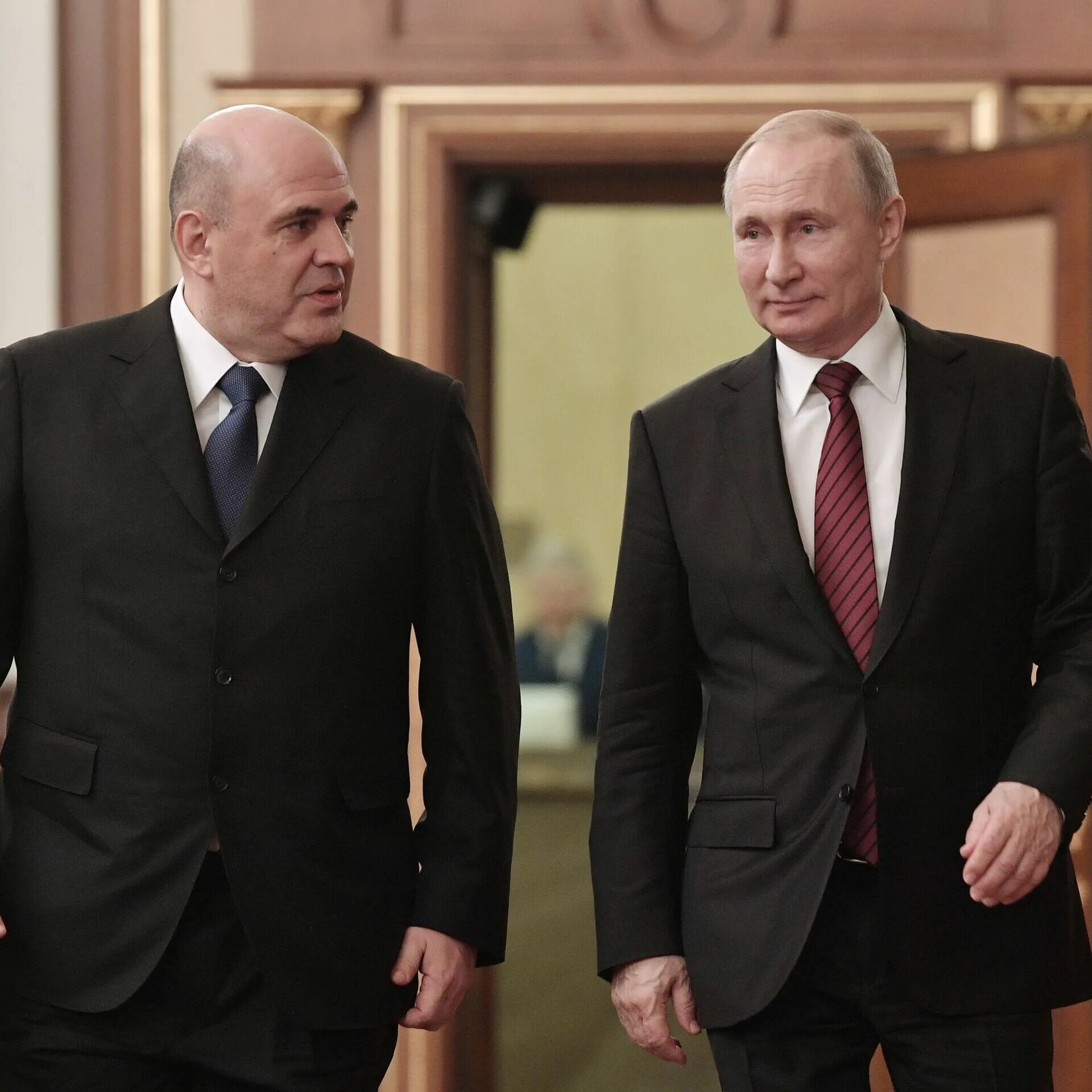 Кто был перед мишустиным. Михаил мишустин на совещании с вице-премьерами. Премьер-министр михаил мишустин. Мишустин михаил владимирович 2022. Михаил мишустин и путин.