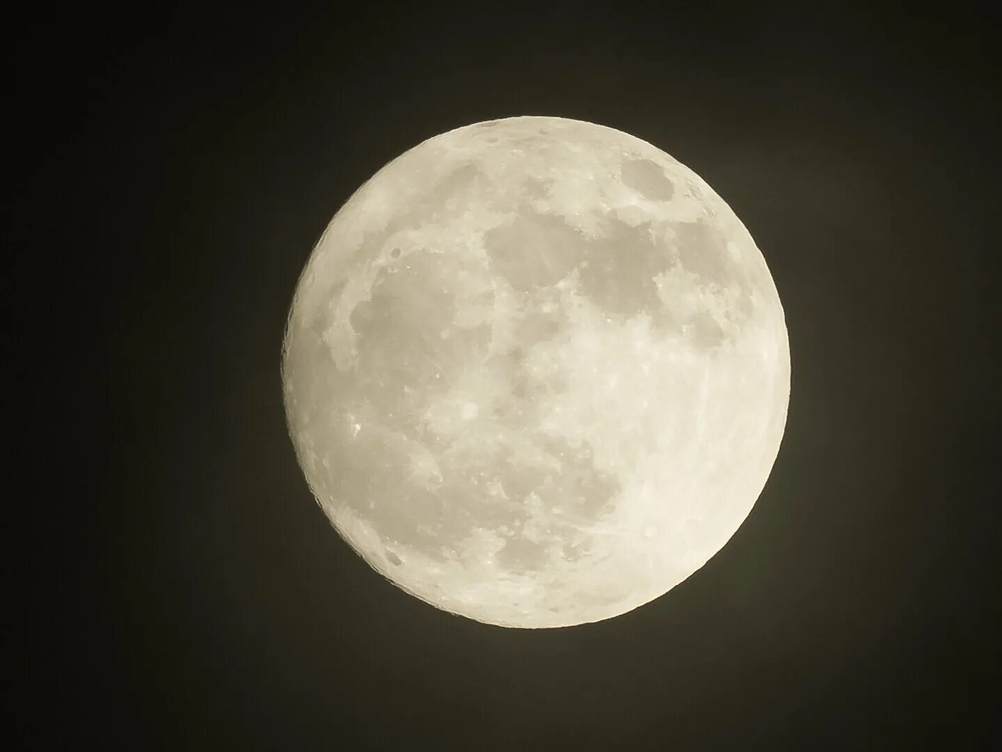 Луна Азуль. Луна Азуль фото. Сколько стоит Луна. Стоит на Луне.
