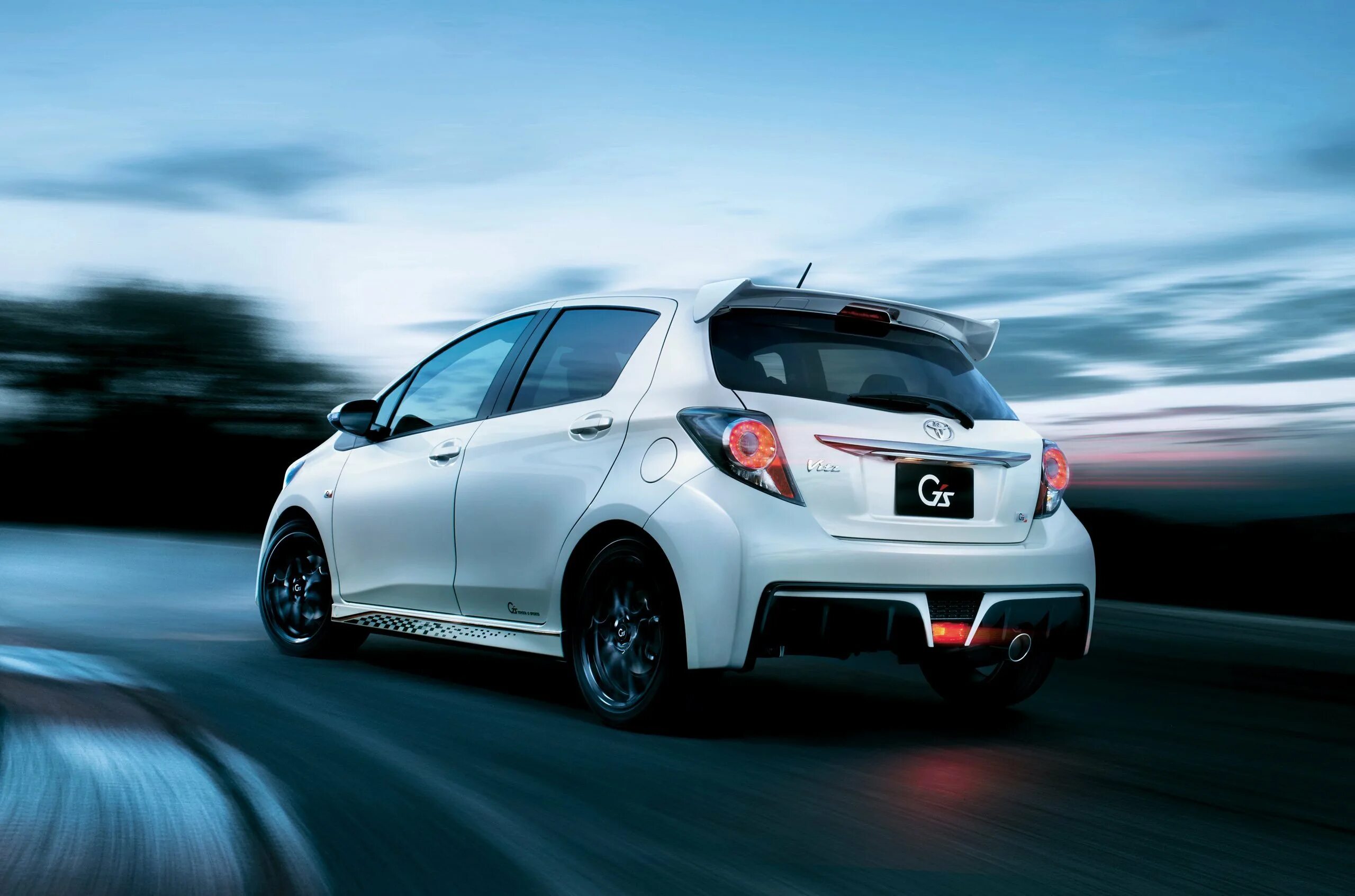 Toyota Vitz Yaris. Тойота Витц 2015. Витз Тойота Витц 2015. Toyota Vitz 2023г. Витц 2015 год