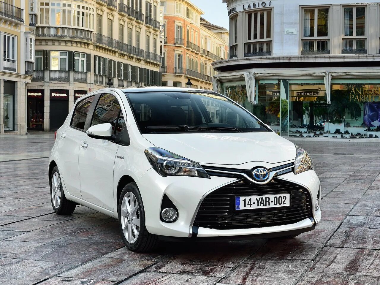 Toyota Yaris 2015. Toyota Yaris 2014. Toyota Vitz 2015. Toyota Yaris Hybrid 2015.