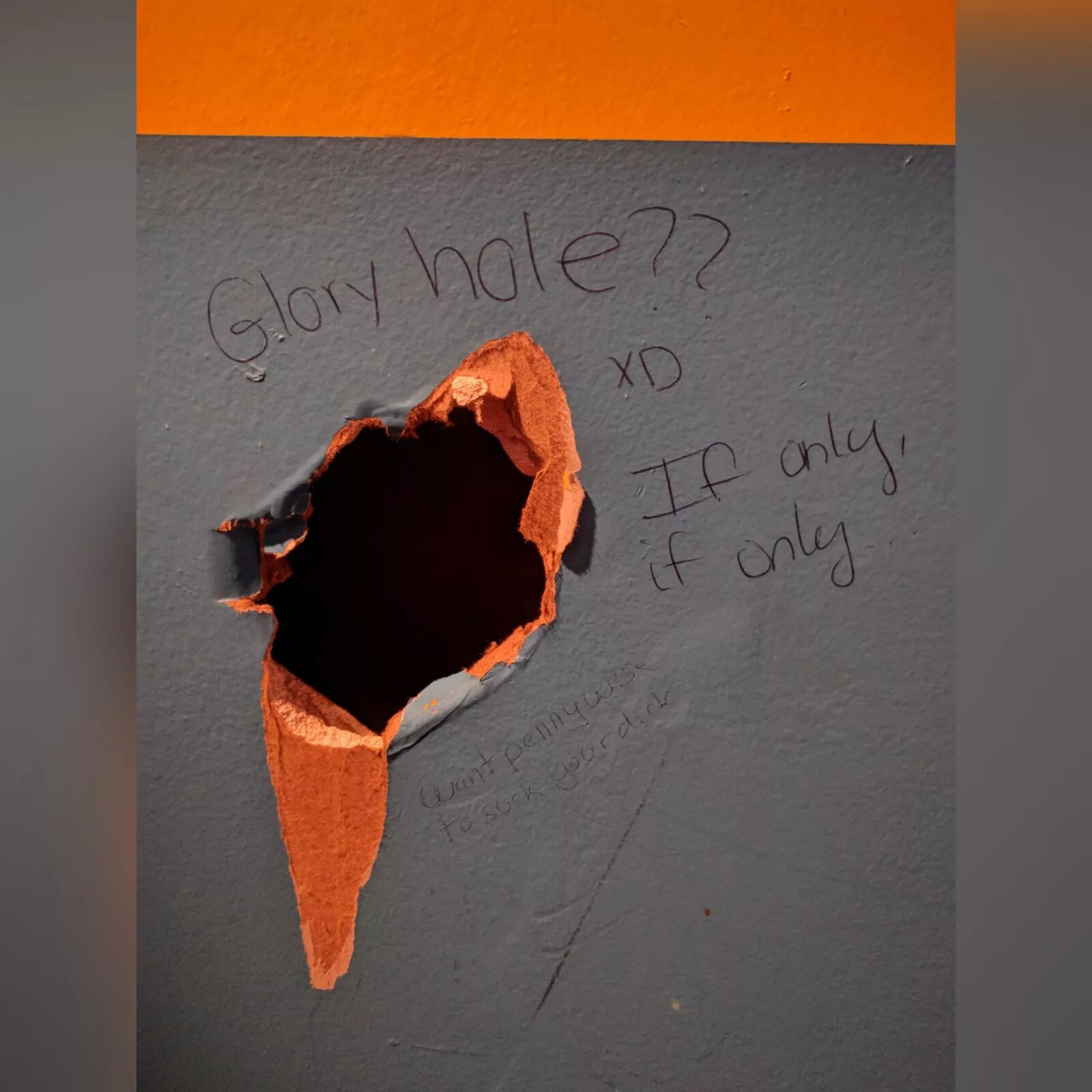 Glory hole tg. Глори Холл. Через дырку Глори Хоул. Тейлор Сэндс Глори хол. Глорихол в реальной жизни.