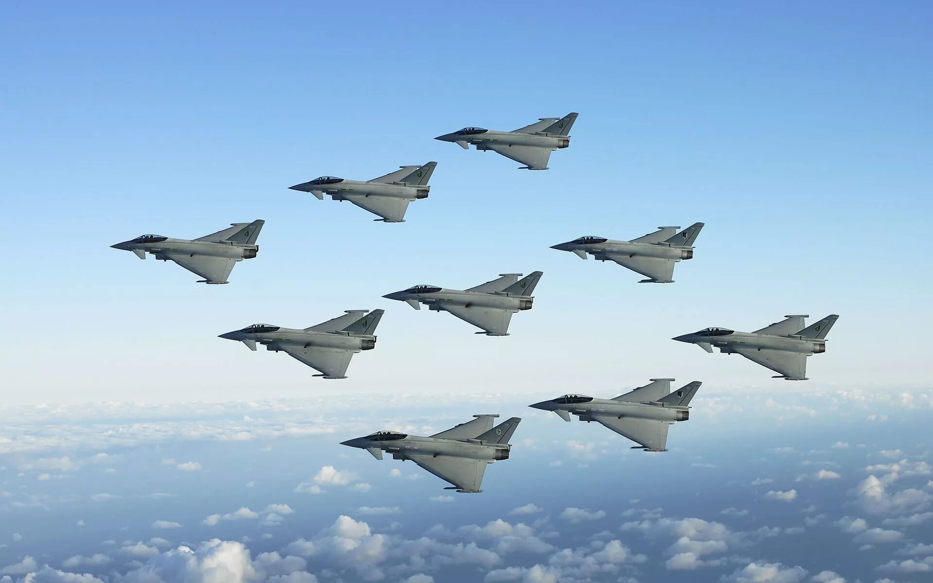 F-16 И Eurofighter Typhoon. Истребители НАТО Eurofighter Typhoon. Истребитель Джет Файтер. Самолет военный. Про истребители