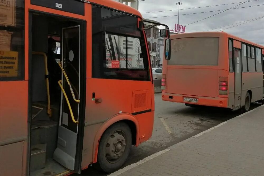 16 маршрутка нижний новгород. Автобусы. Автобус Нижний Новгород. Открытый автобус. Автобус и автомобиль.