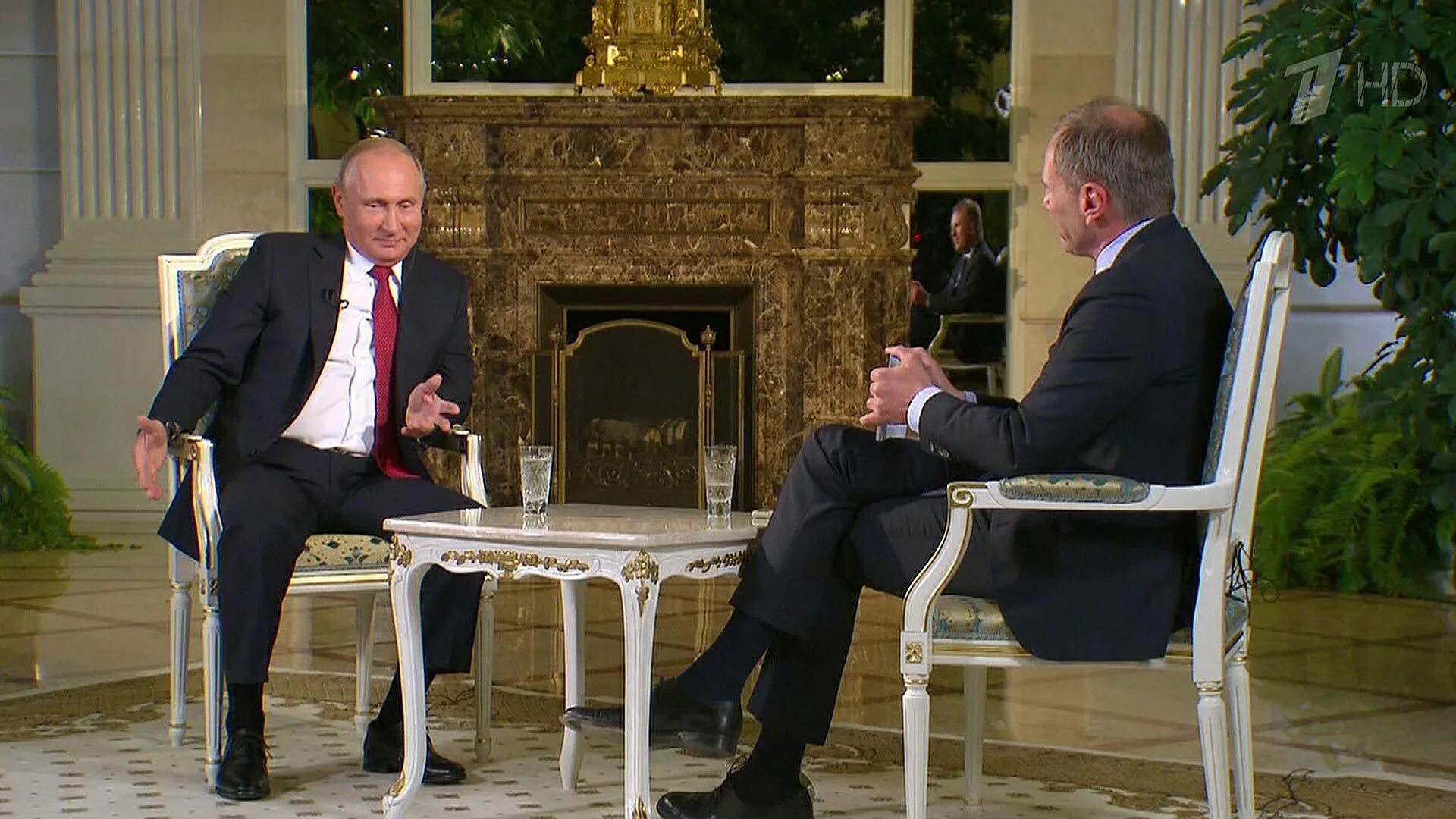 Такер после интервью с путиным. Интервью путина. интервью путина в кресле.