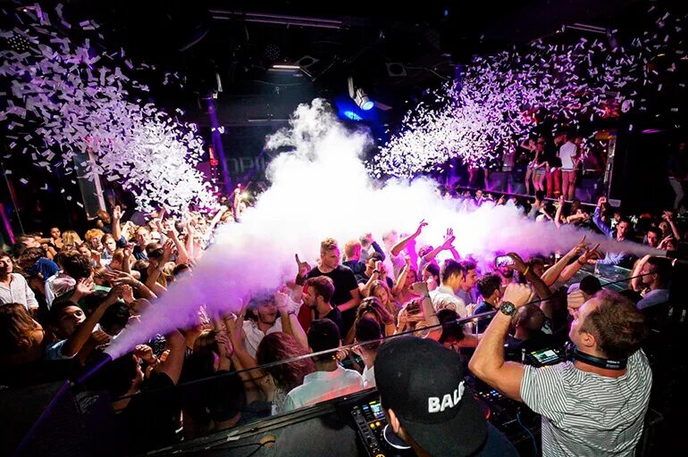 клубная версия. клубная версия. Peris hilton dj. клубная версия. ночная дискотека.