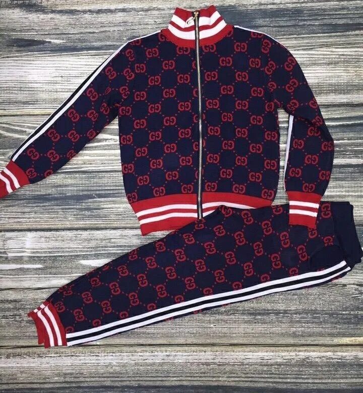 Спортивный костюм gucci. Костюмы Гучи спортивные гуччи. Gucci костюм Мелстрой. Костюм МЕЛСТРОЯ гуччи. Мелстрой в костюме гуччи.