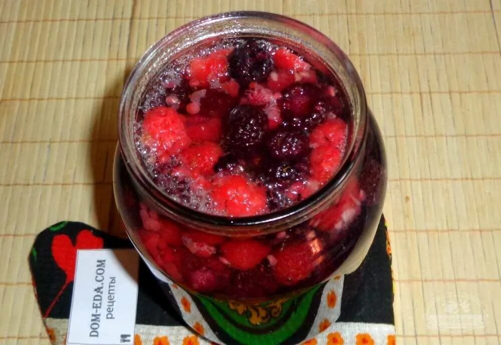 Можно заморозить иргу на зиму. Малиновый компот. компот из малины. ирга заморозка на зиму. ирга компот.