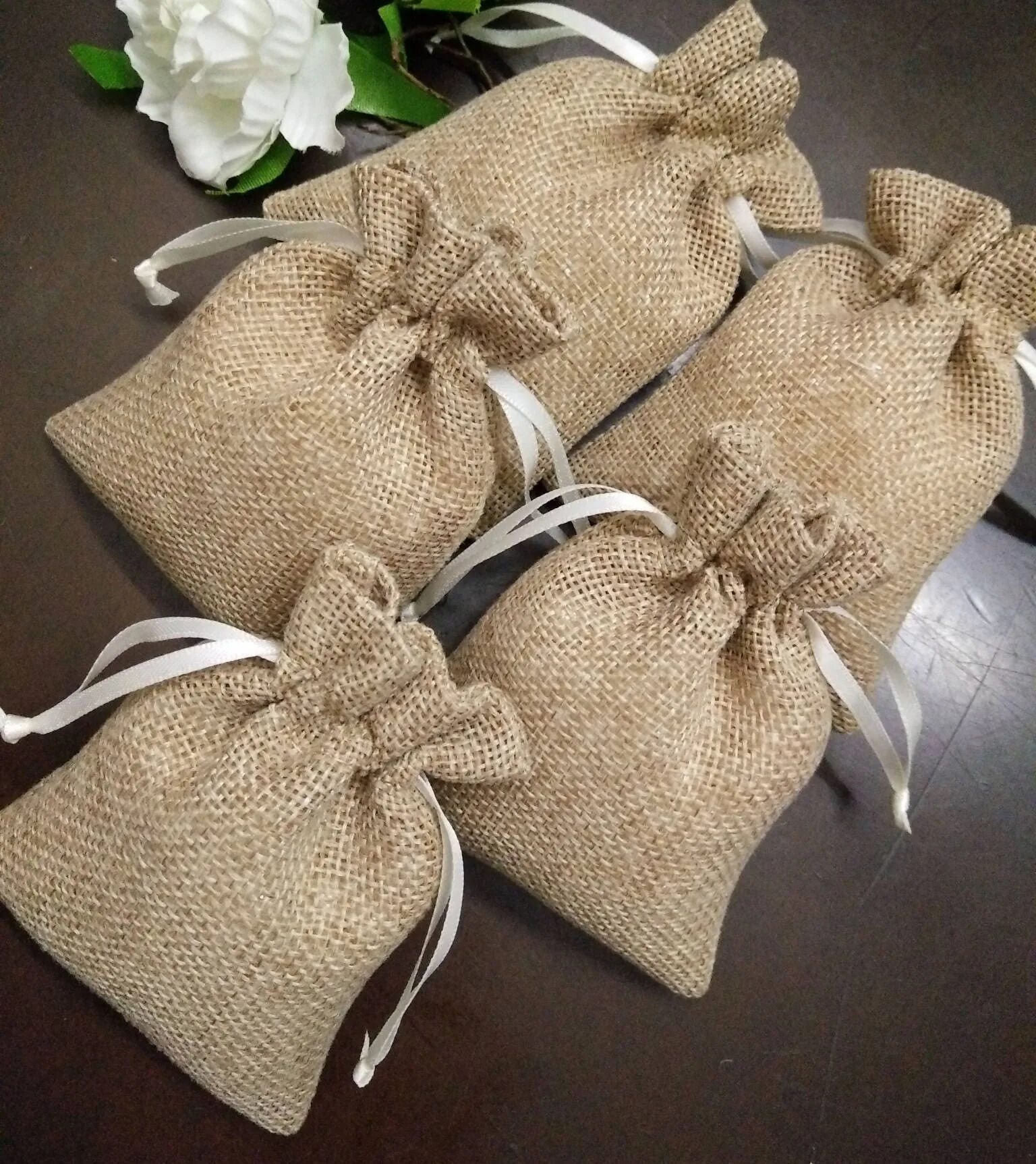 Мешок тряпочный. Черный бархатный мешок. Овальный мешочек. Мешочки из мешковины для подарков. Тканевые мешочки.