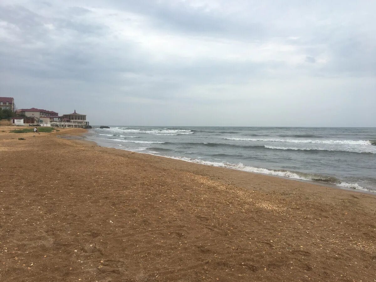 Дом дагестан каспийское море. Каспийское море дагестан избербаш. каспийское море пляж джами. город каспийск пляж лагуна. каспийское море махачкала пляж.