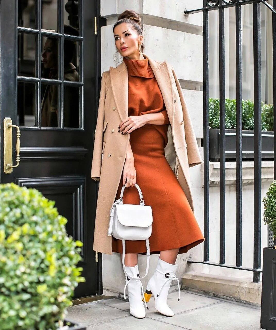 Трендовые женские луки. Что такое винтер аутфит. Лук сегодняшнего дня. Зеленый синий лук 2021. Модные луки весна 2022 уличный стиль.